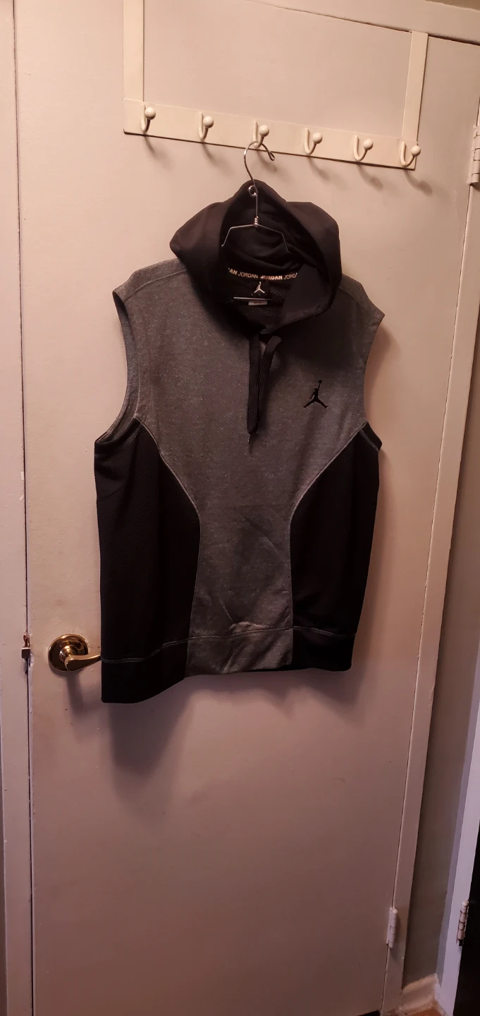 Men's & Boys Jordan Vest New Size L