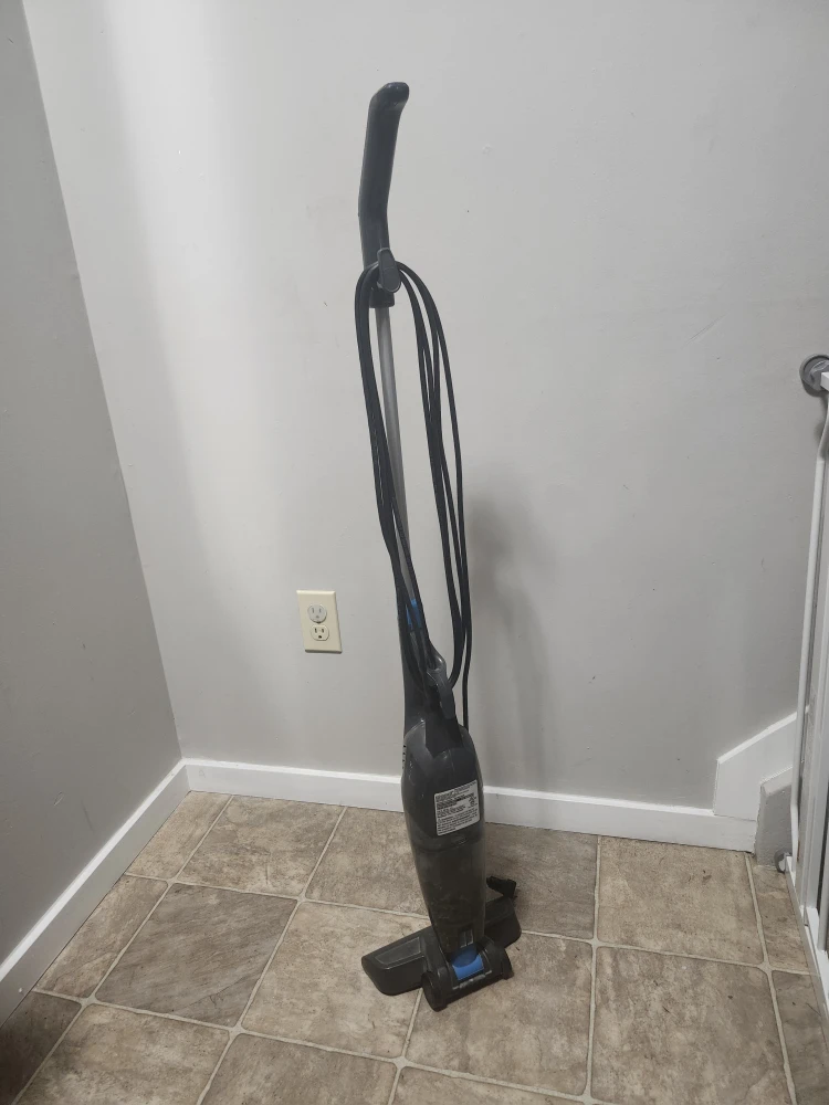 Bissell 2030C Vacuum Cleaner - photo 3