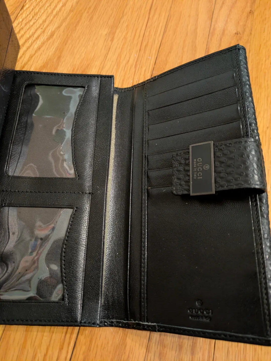 #cleanout# brand new Gucci Black Leather Wallet - Includes Box image indicator(6)