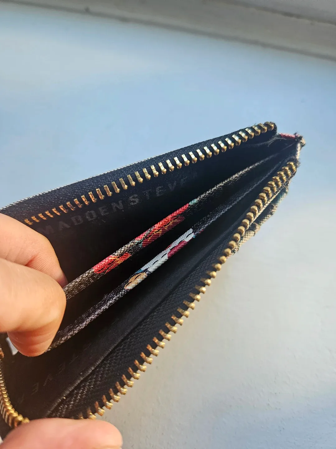 Cosmetics & Free Stuff image indicator(6)