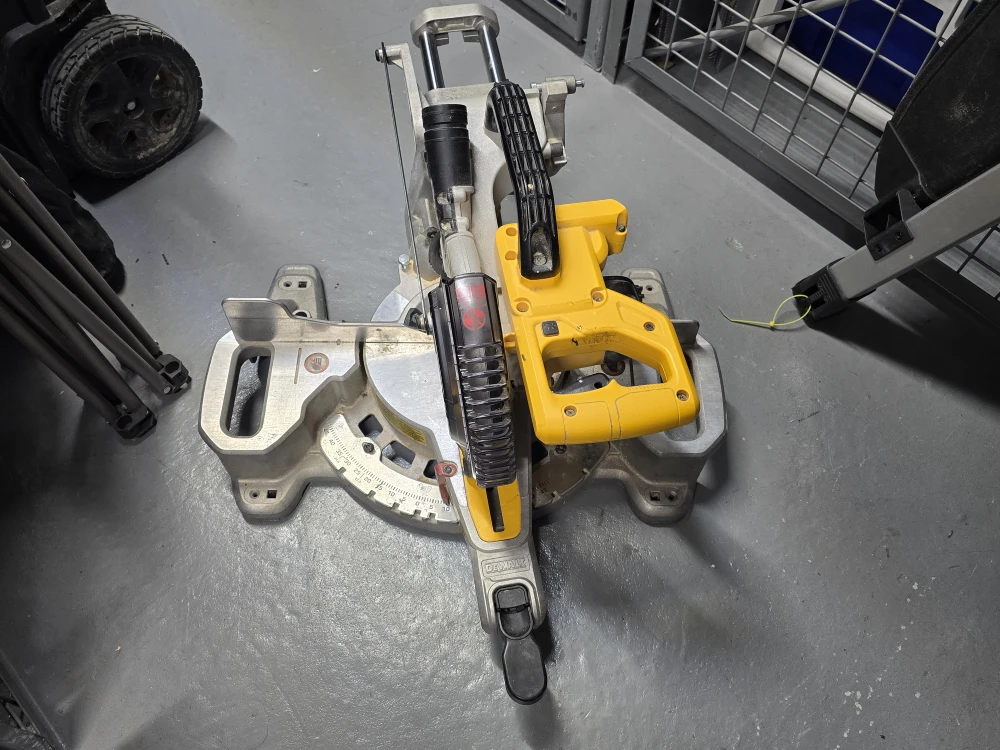 DeWalt Compound Miter Saw