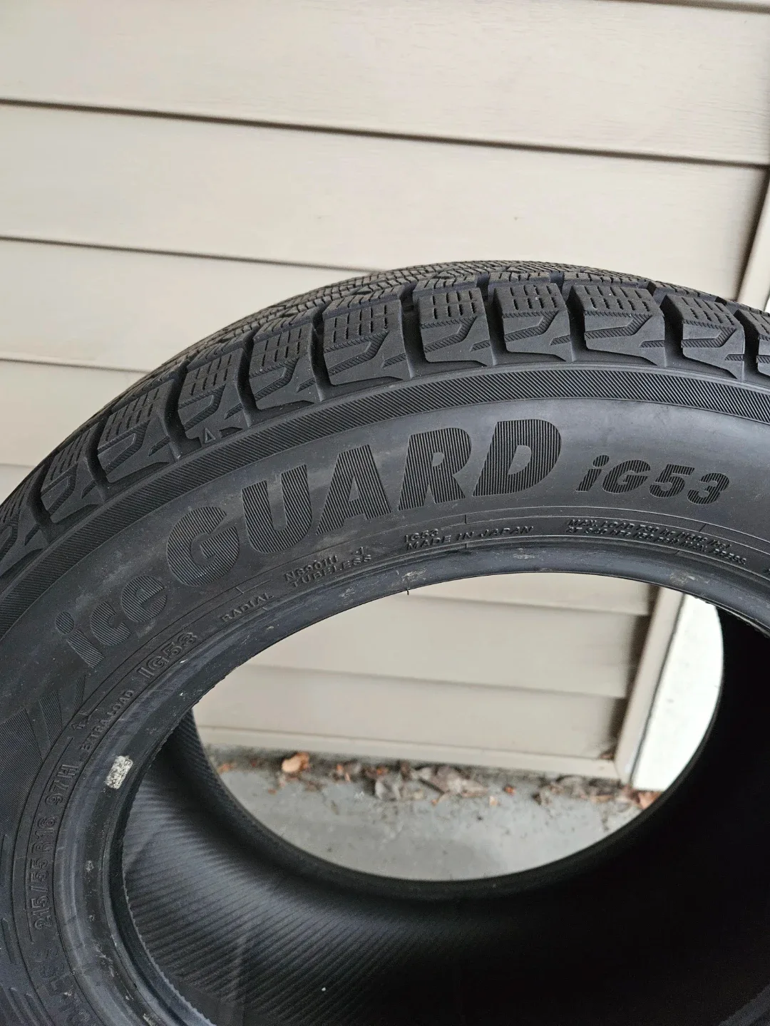 Yokohama iceGUARD iG53 Winter Tire 215/55R16