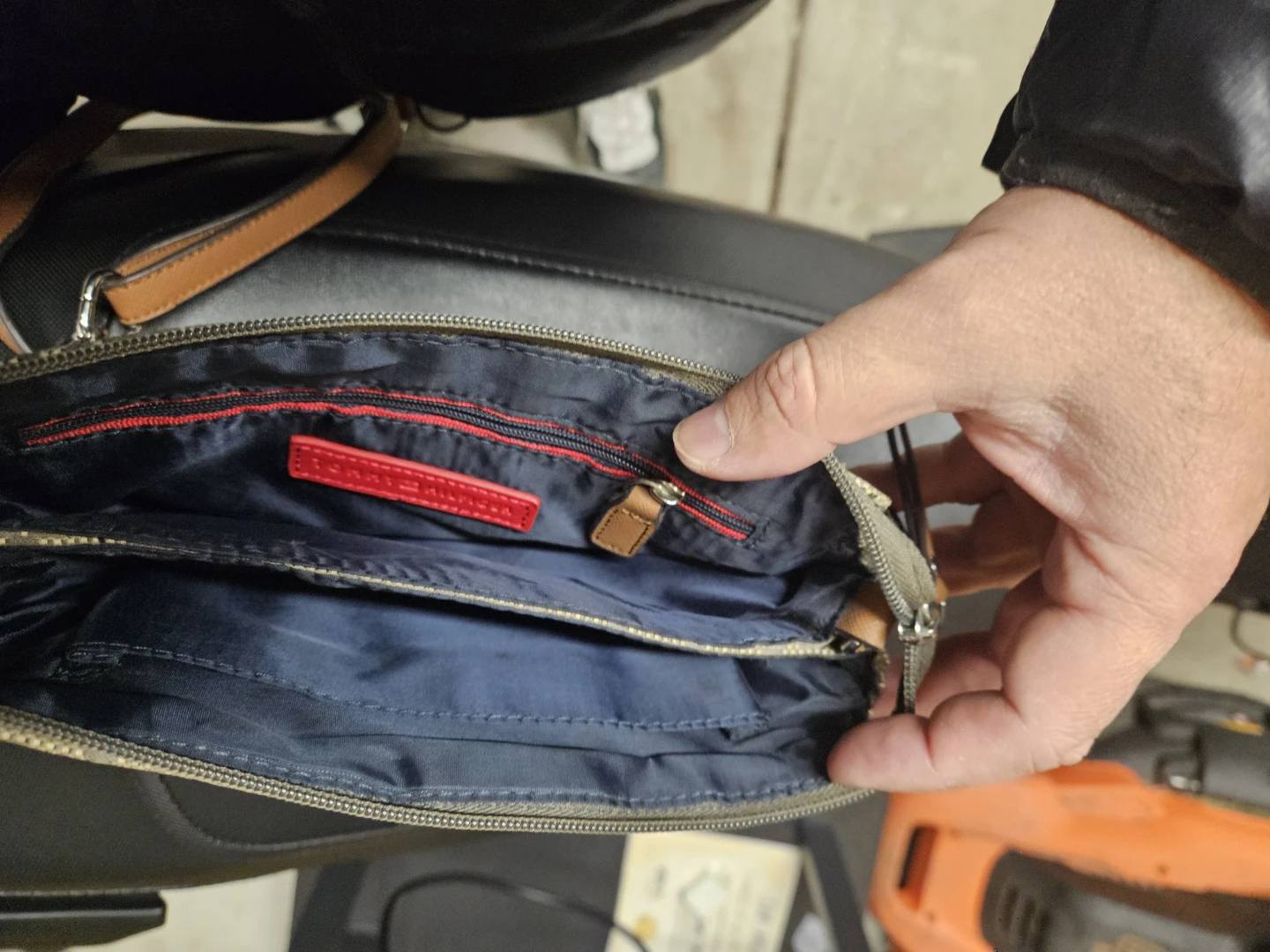 Tommy Hilfiger Crossbody Bag - photo 5