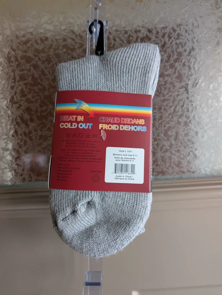 BNWT Womens sz 6-10 thermal socks image indicator(2)