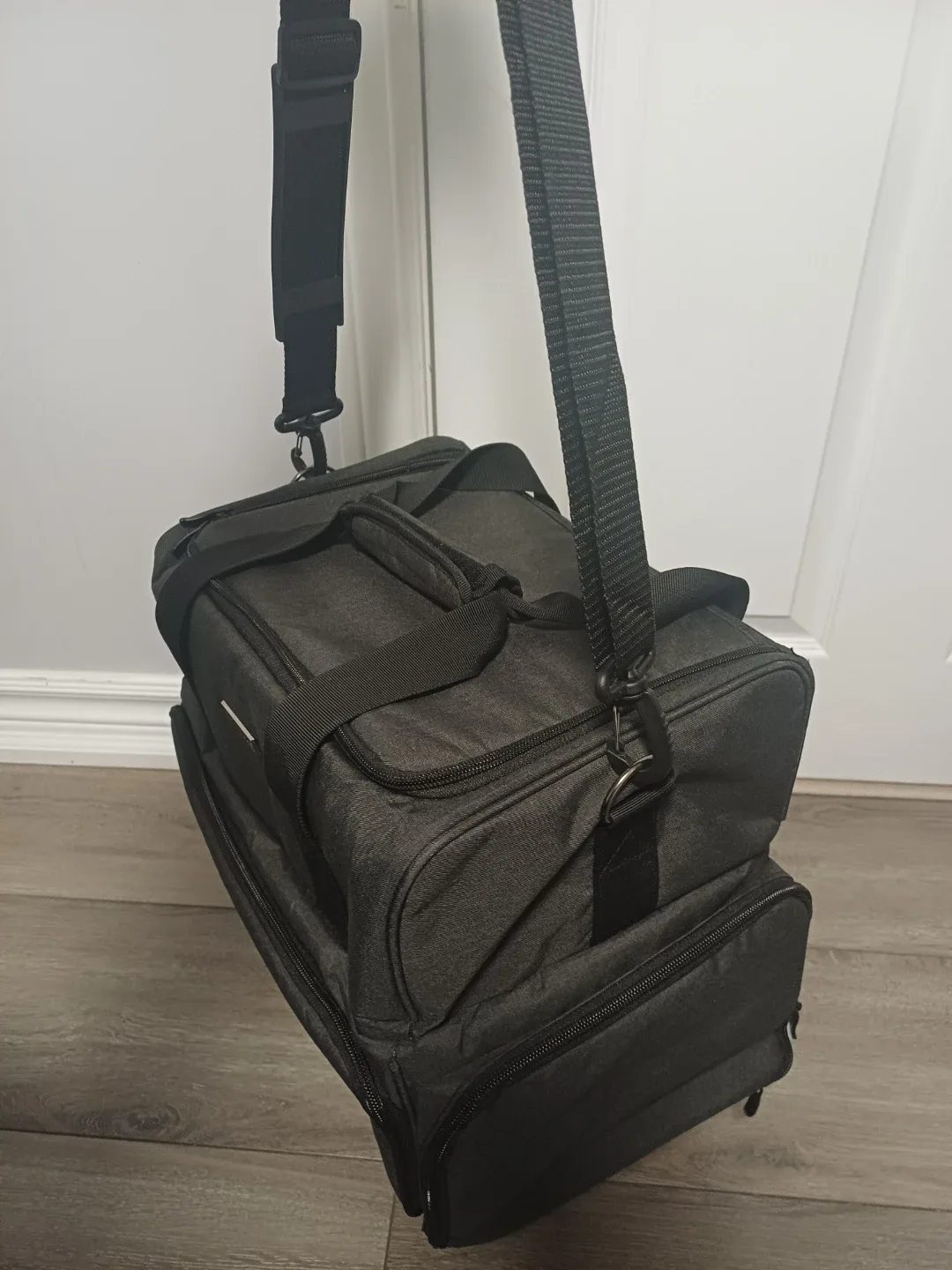 BAFASO Professional Makeup Train Case image indicator(4)