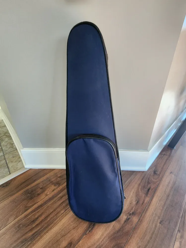 1/2 size violin with case, bow, and Kun shoulder rest image indicator(3)