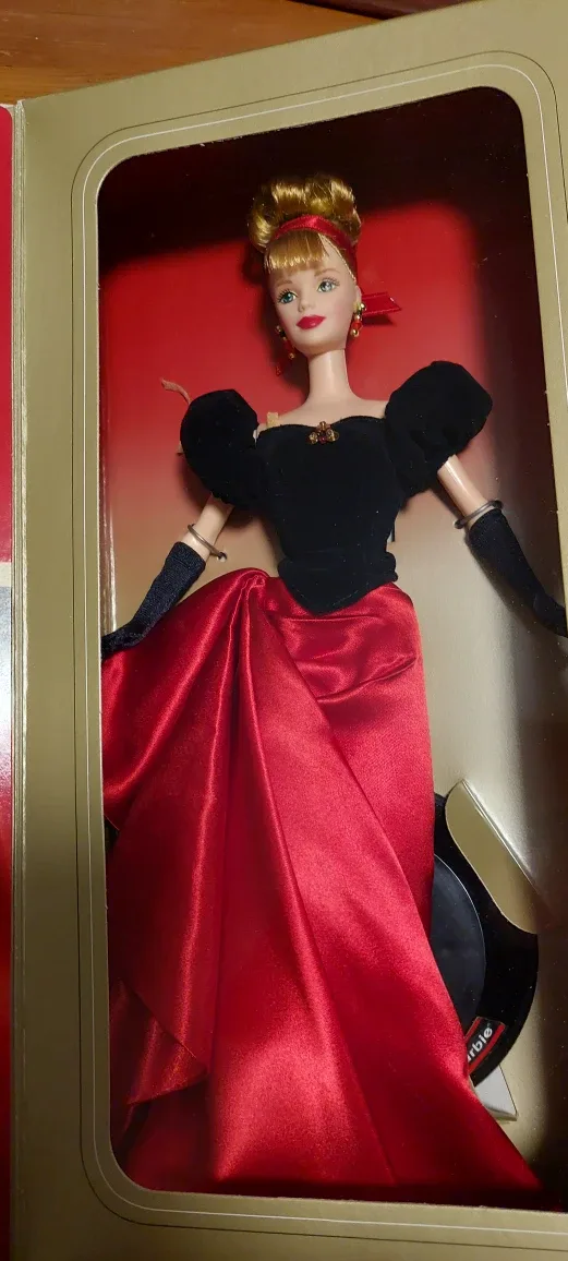 Avon Winter Splendor Barbie Doll image indicator(3)