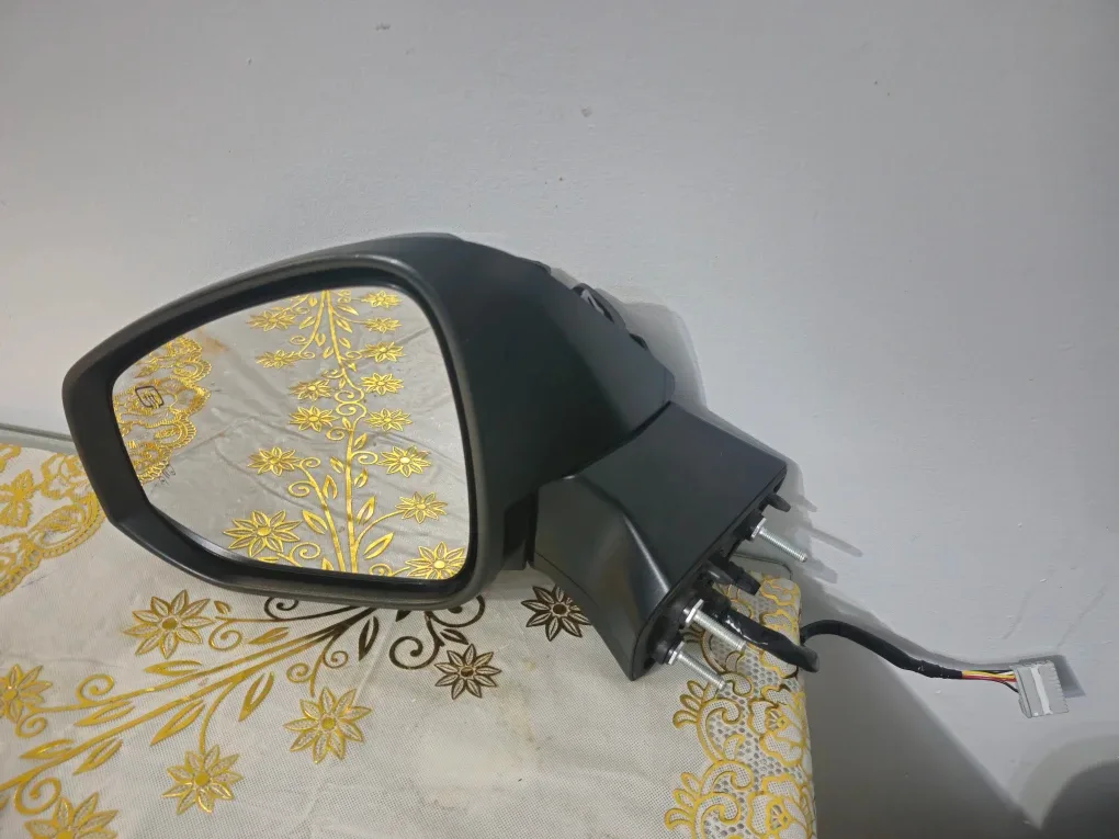 Toyota sienna driver side view mirror with blind spot power OEM image indicator(5)
