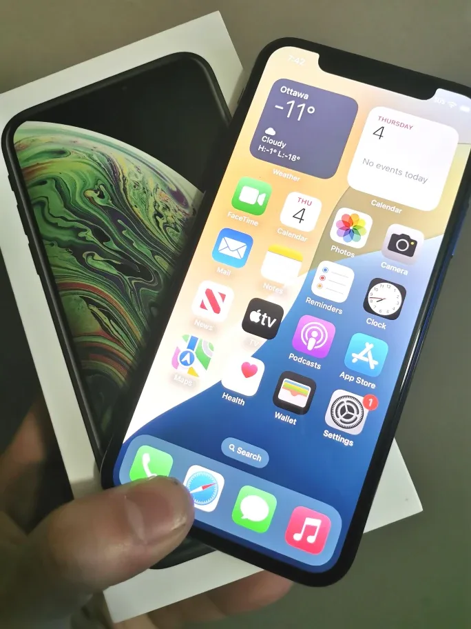 iPhone Xs 64G Unlocked