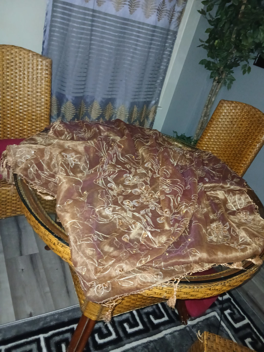 Dining Chairs with Red Cushions and dining table - photo 5