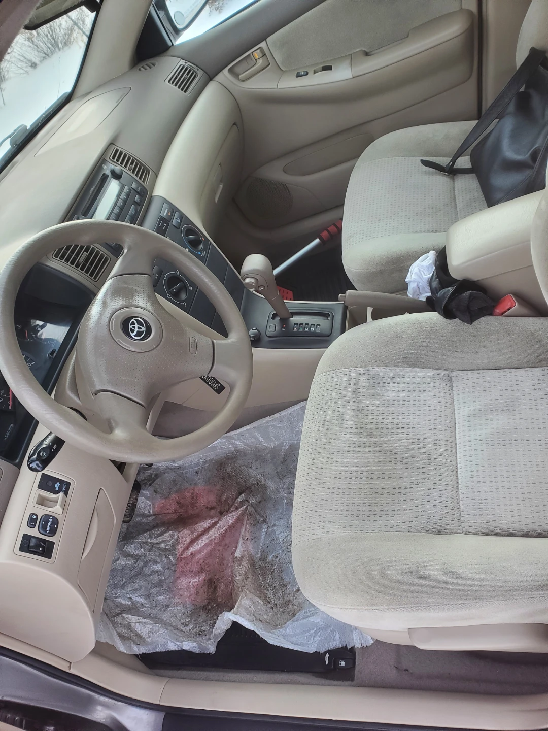 Toyota Corolla LE Sedan - Great Condition! - photo 2