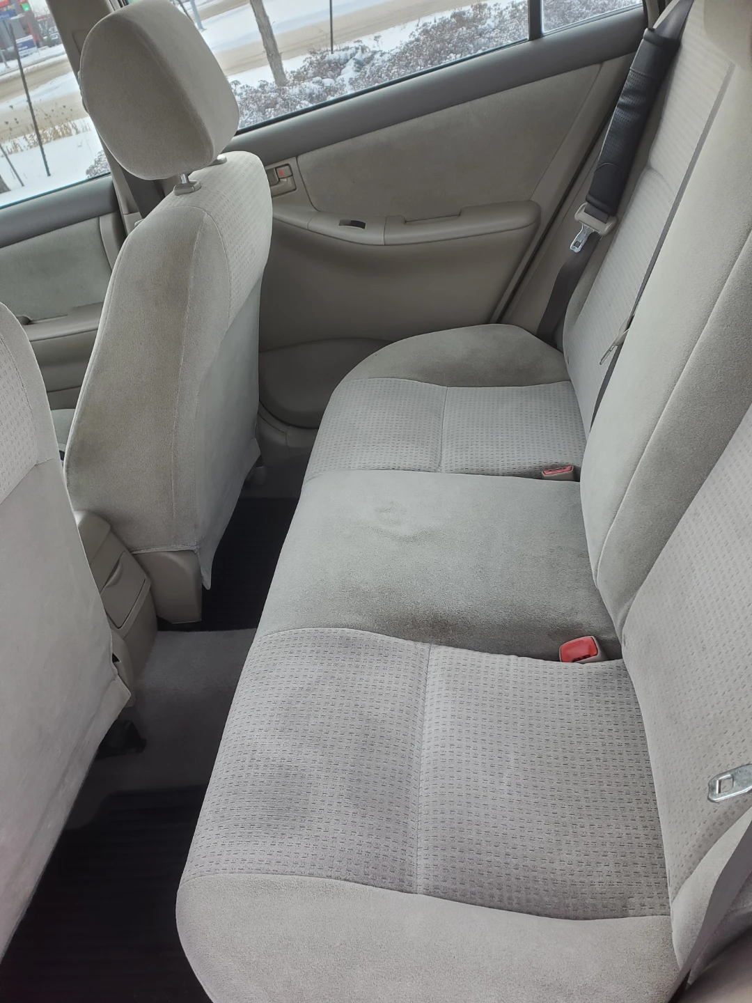 Toyota Corolla LE Sedan - Great Condition! - photo 3