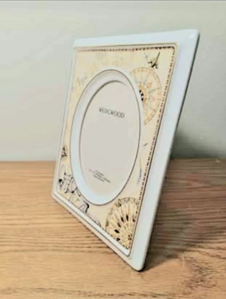 Unique 1996 Wedgwood Porcelain Atlas Frame - photo 2