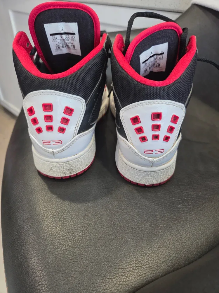 Jordan 23 Kids Black/Red/White Shoes - Size 4.5Y image indicator(2)