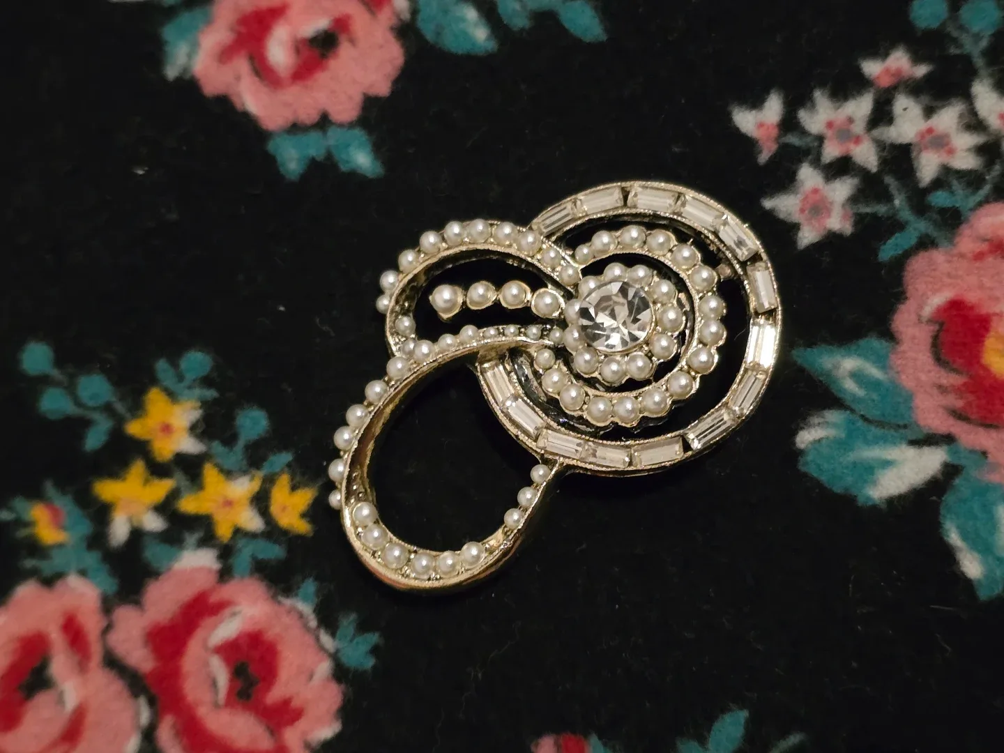 Vintage Rhinestone Swirl Spiral Style Brooch Excellent Condition image indicator(3)