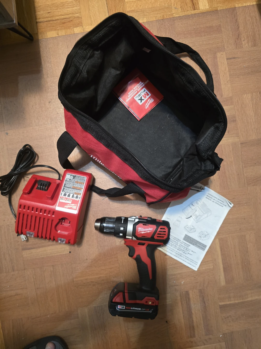Milwaukee M18 Cordless Drill Driver Kit w/ Charger & Bag