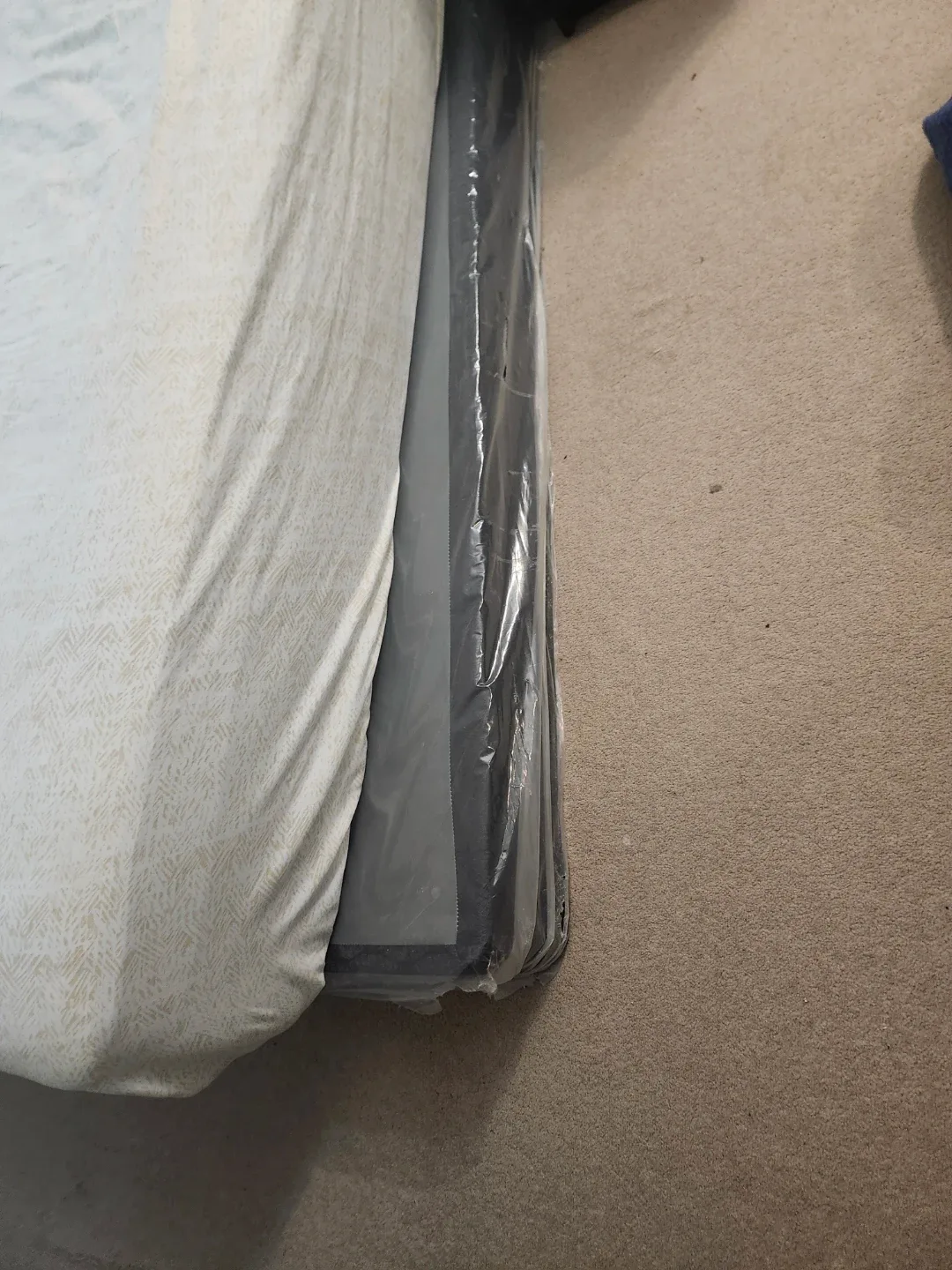 Queen Size Box Spring – Excellent Condition