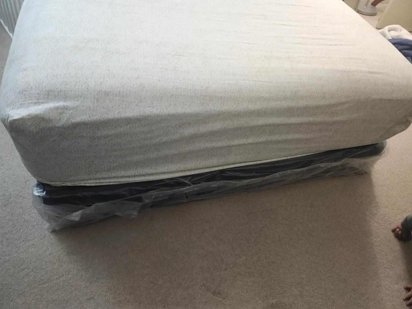 Queen Size Box Spring – Excellent Condition image indicator(3)
