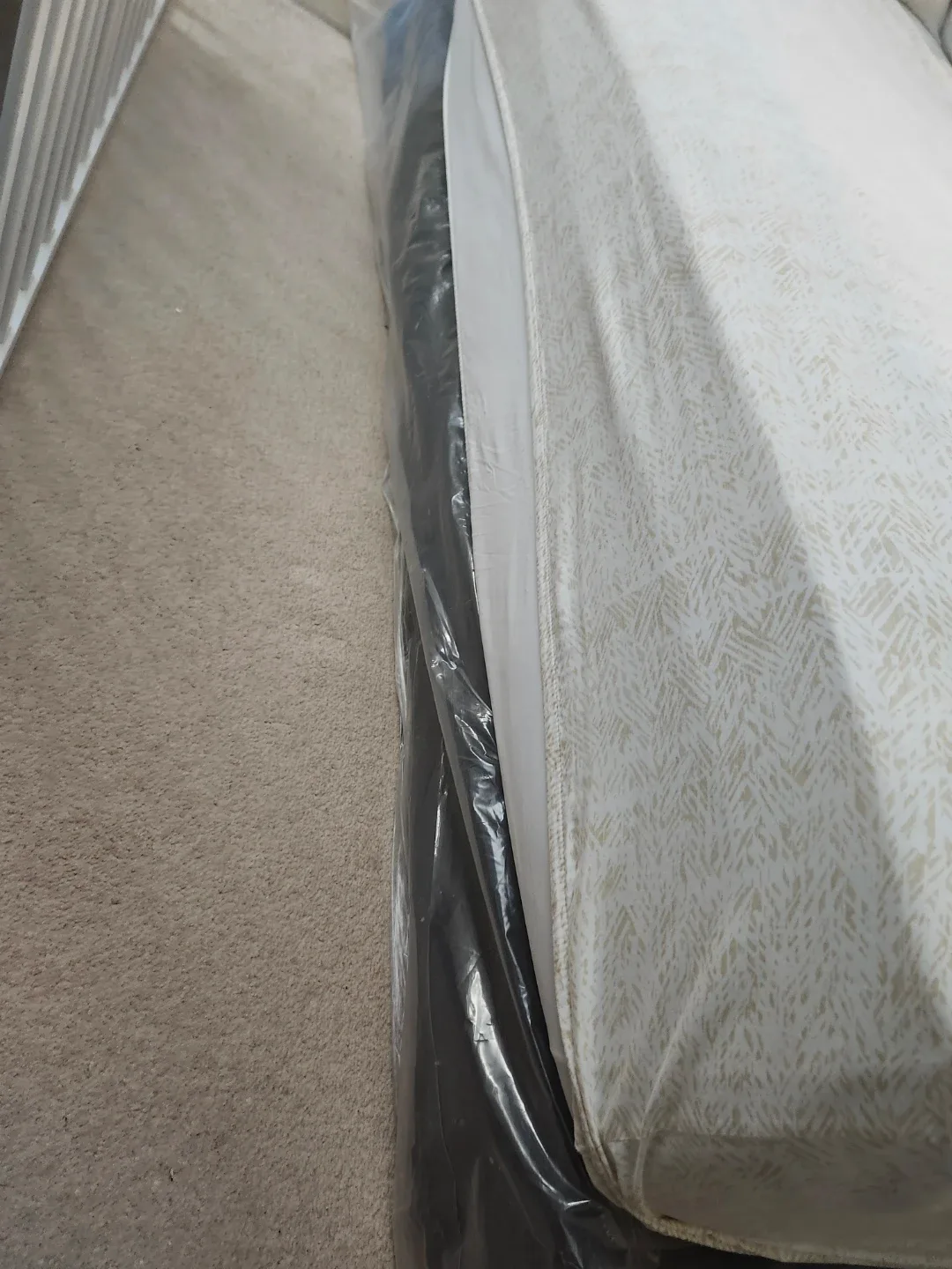 Queen Size Box Spring – Excellent Condition image indicator(4)