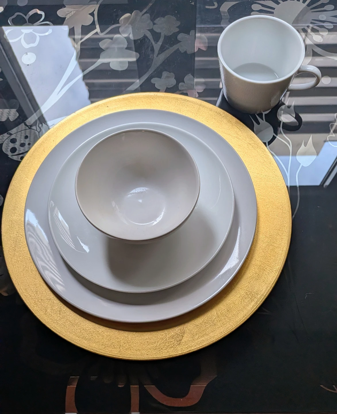 White Dinnerware Set (17 pieces) - photo 3