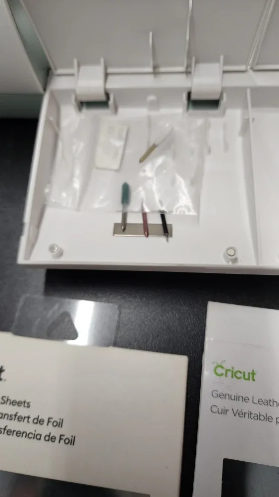 Cricut Explore Air  + Supplies image indicator(5)