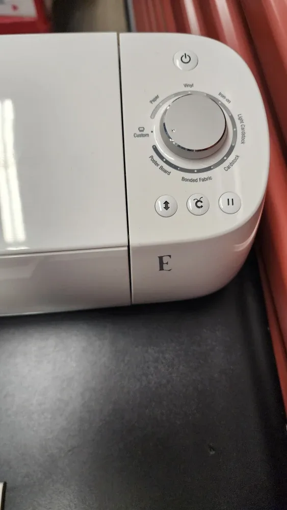 Cricut Explore Air  + Supplies image indicator(6)