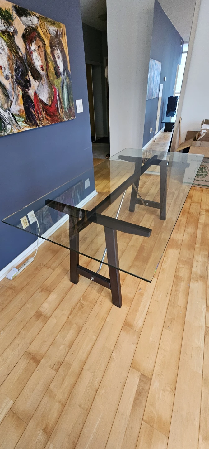 4-6 seat Glass dining table