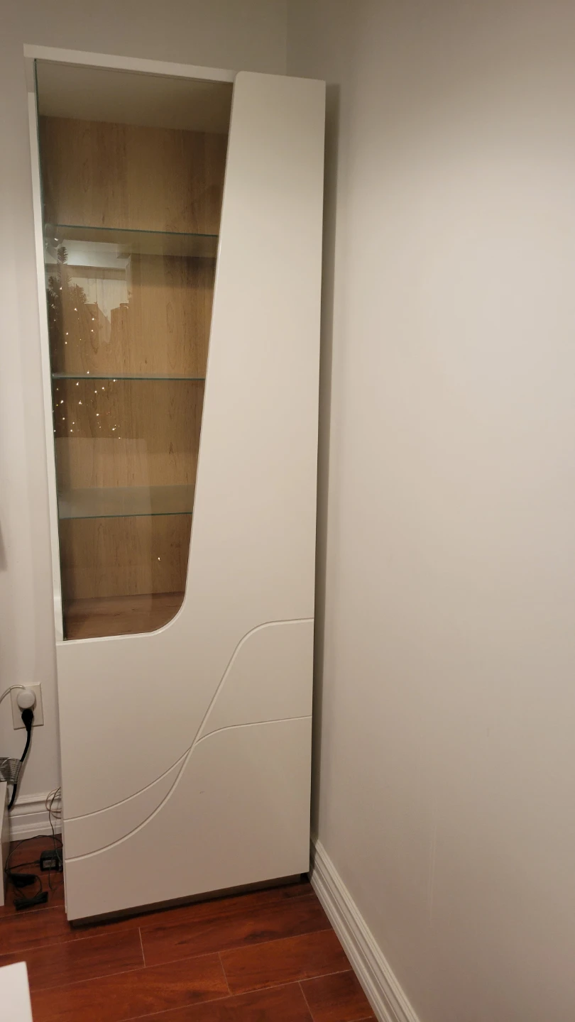 White wooden glass display cabinet with lighting - photo 2