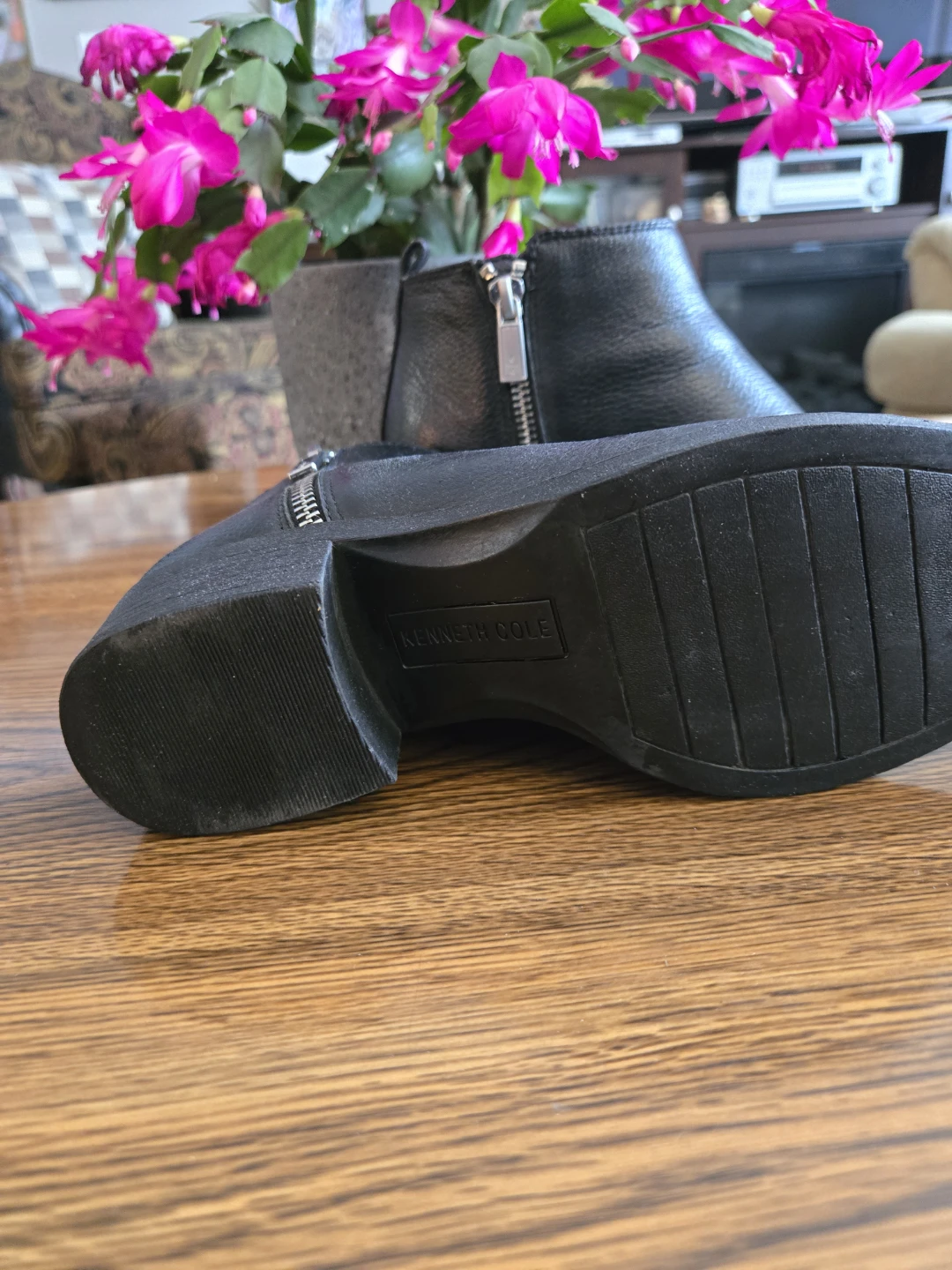 Kenneth Cole Black Leather Ankle Boots - photo 2