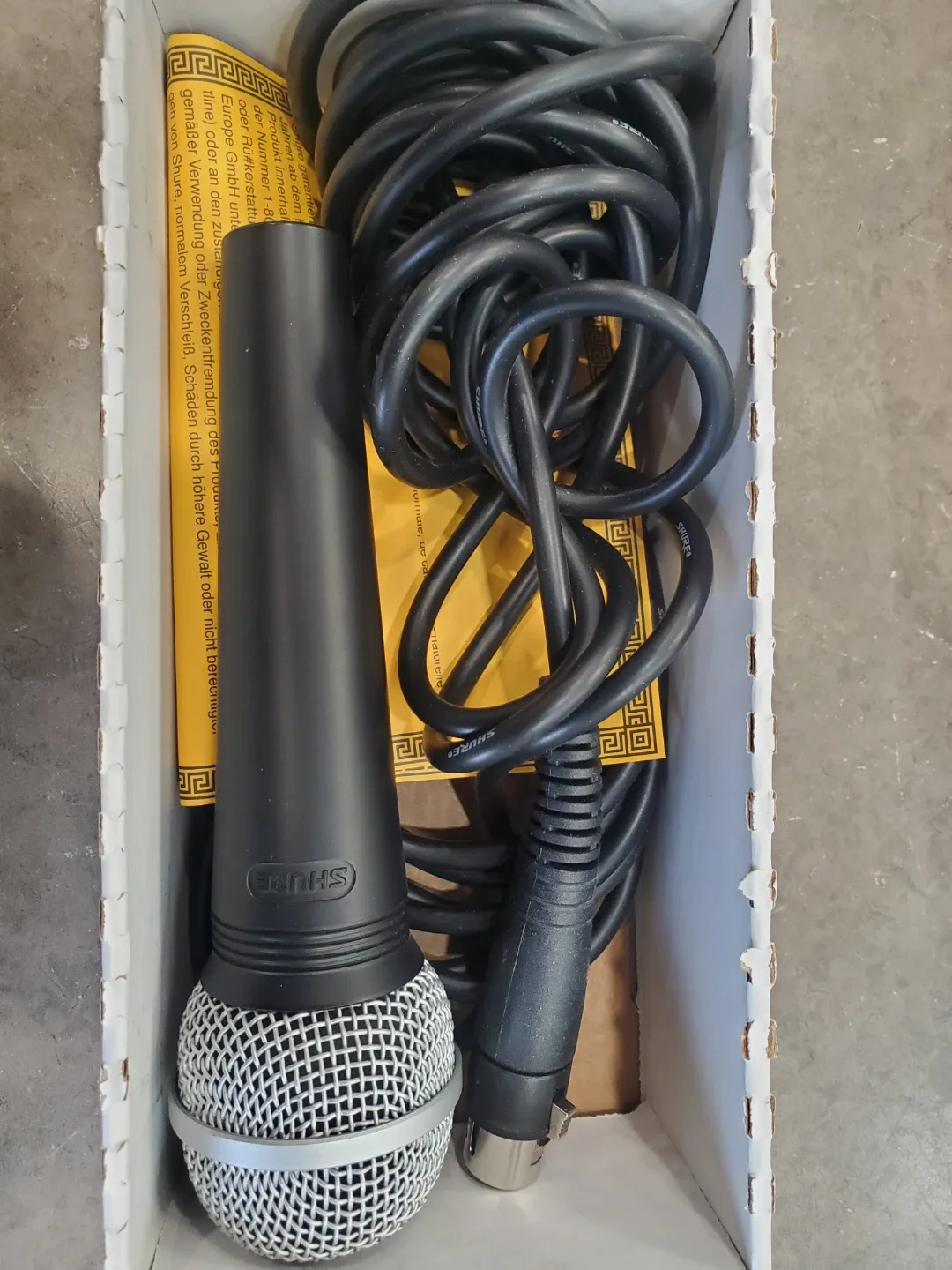 Shure C606 Dynamic Cardioid Microphone - Like New! image indicator(3)