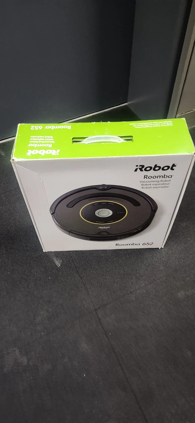 iRobot Roomba 652 Vacuuming Robot - Like New!