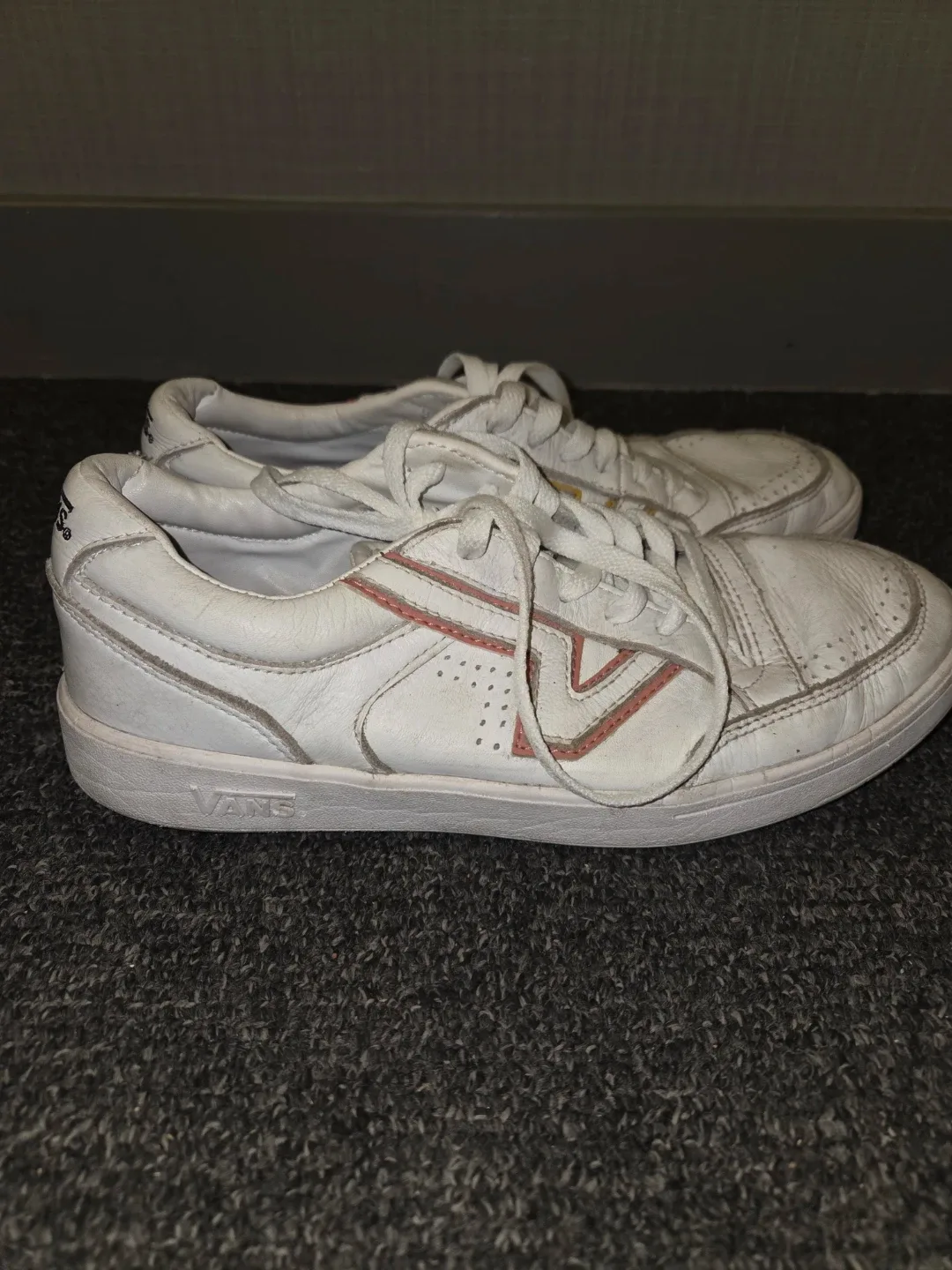 Vans White Sneakers image indicator(2)