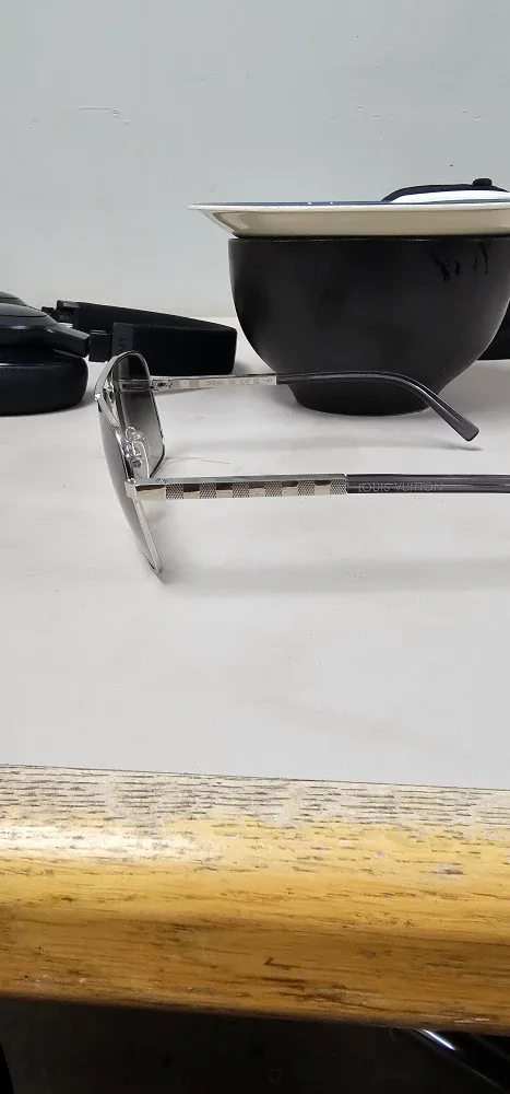 Louis Vuitton Sunglasses image indicator(2)