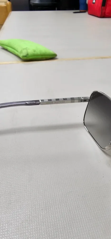 Louis Vuitton Sunglasses image indicator(5)