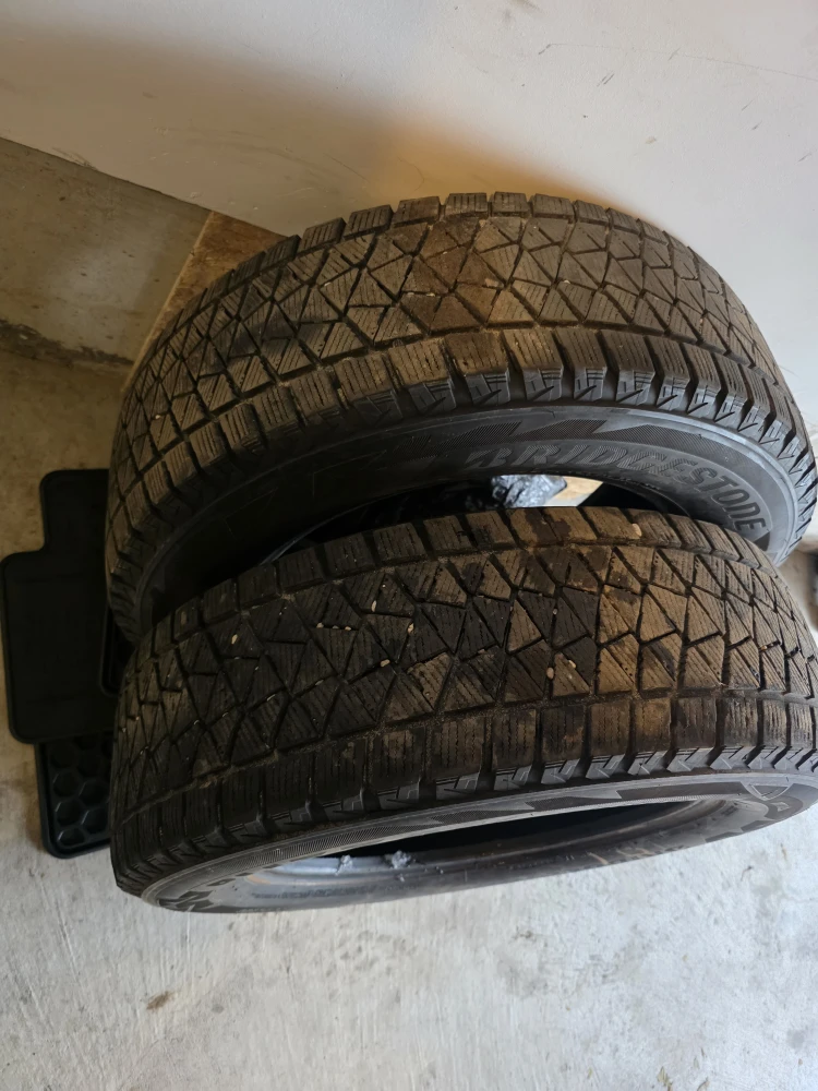 2X225/65R17 Bridgestone Blizzak winter tires DM-V2  only 2 - photo 3