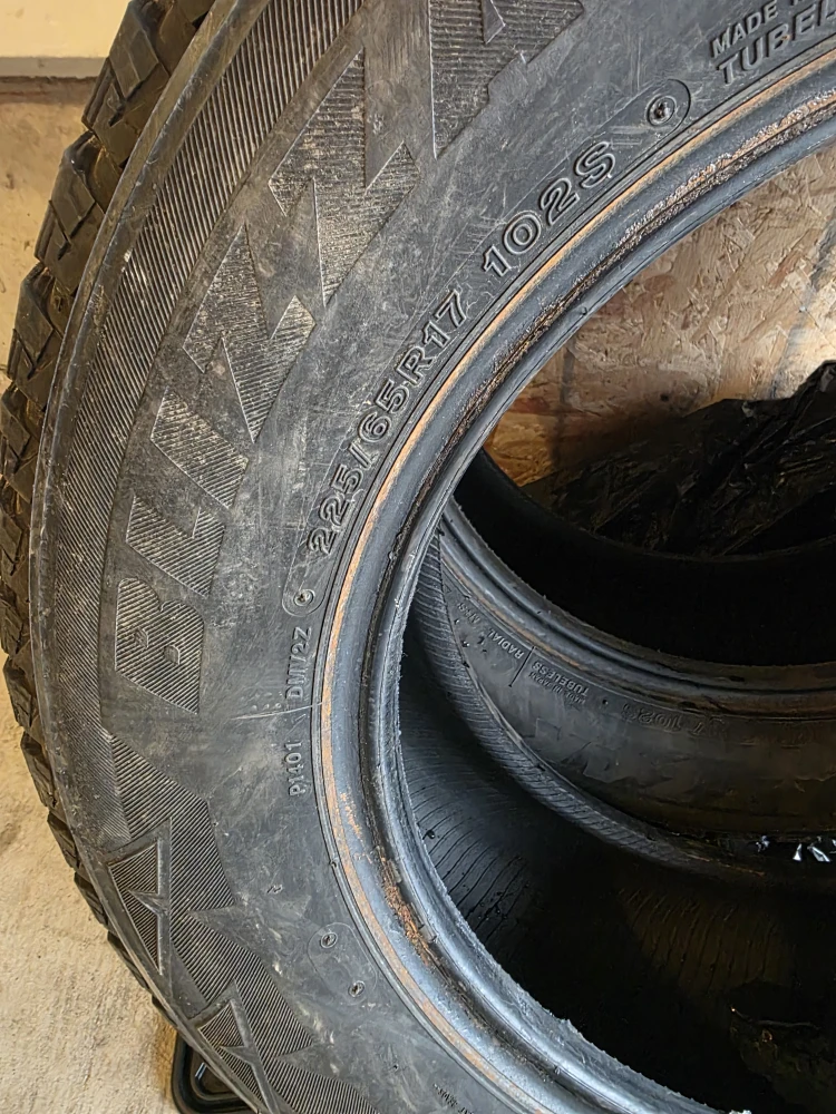 2X225/65R17 Bridgestone Blizzak winter tires DM-V2  only 2 - photo 4