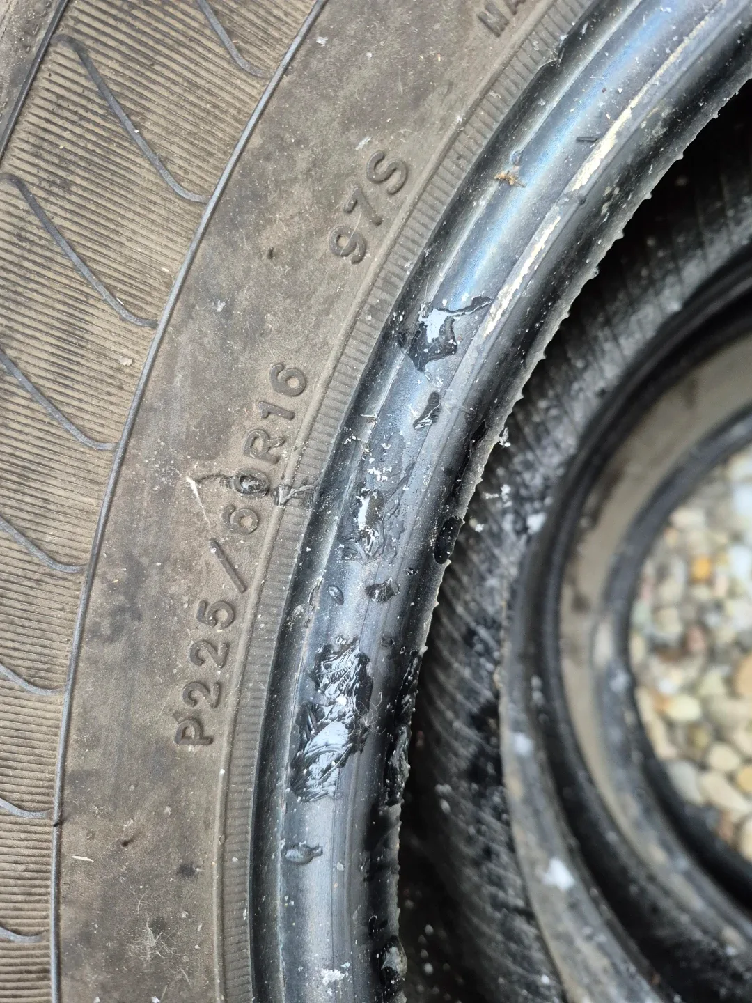 Goodyear Tire P225/60R16 image indicator(4)