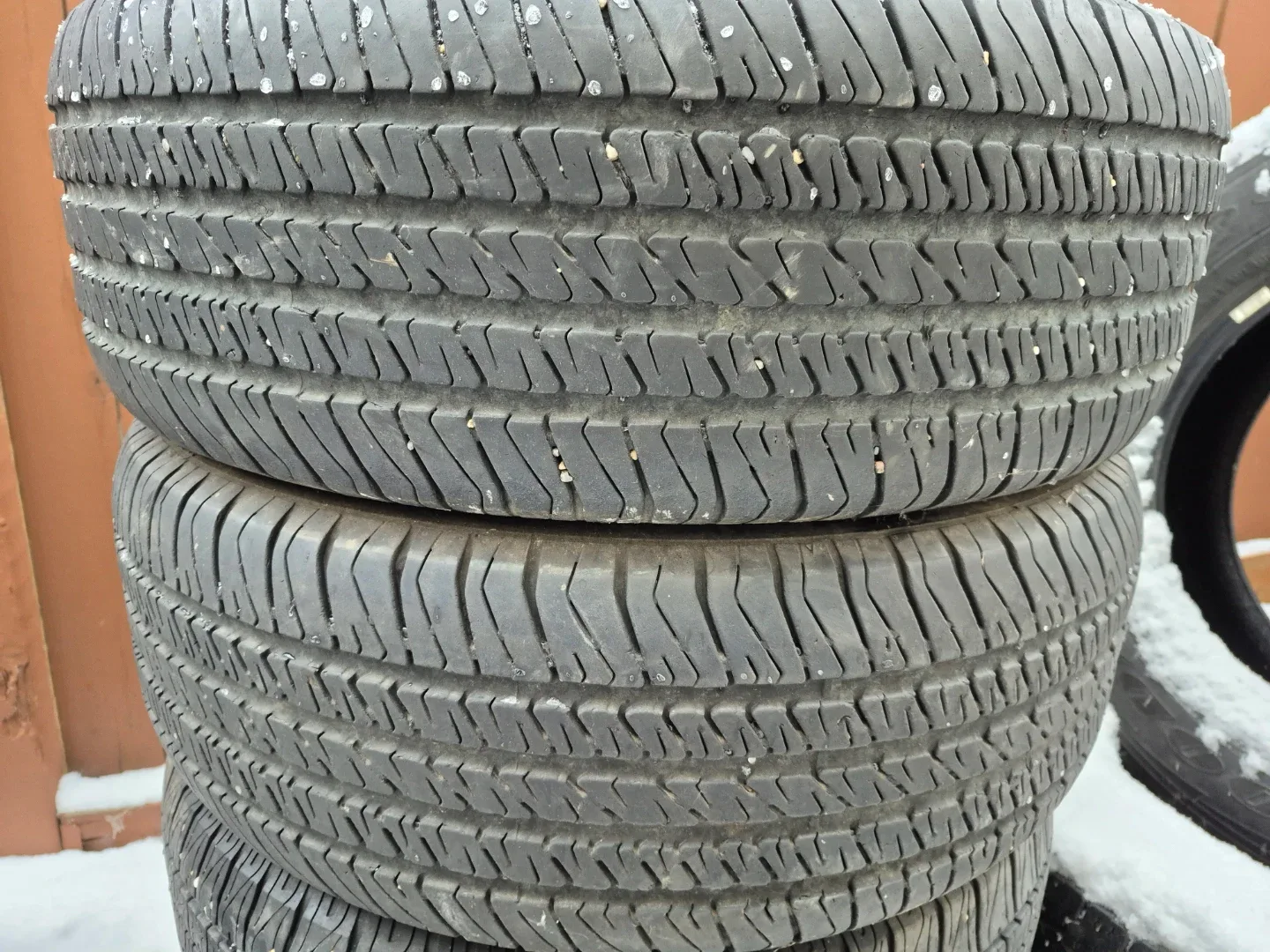 Goodyear Tire P225/60R16 image indicator(9)