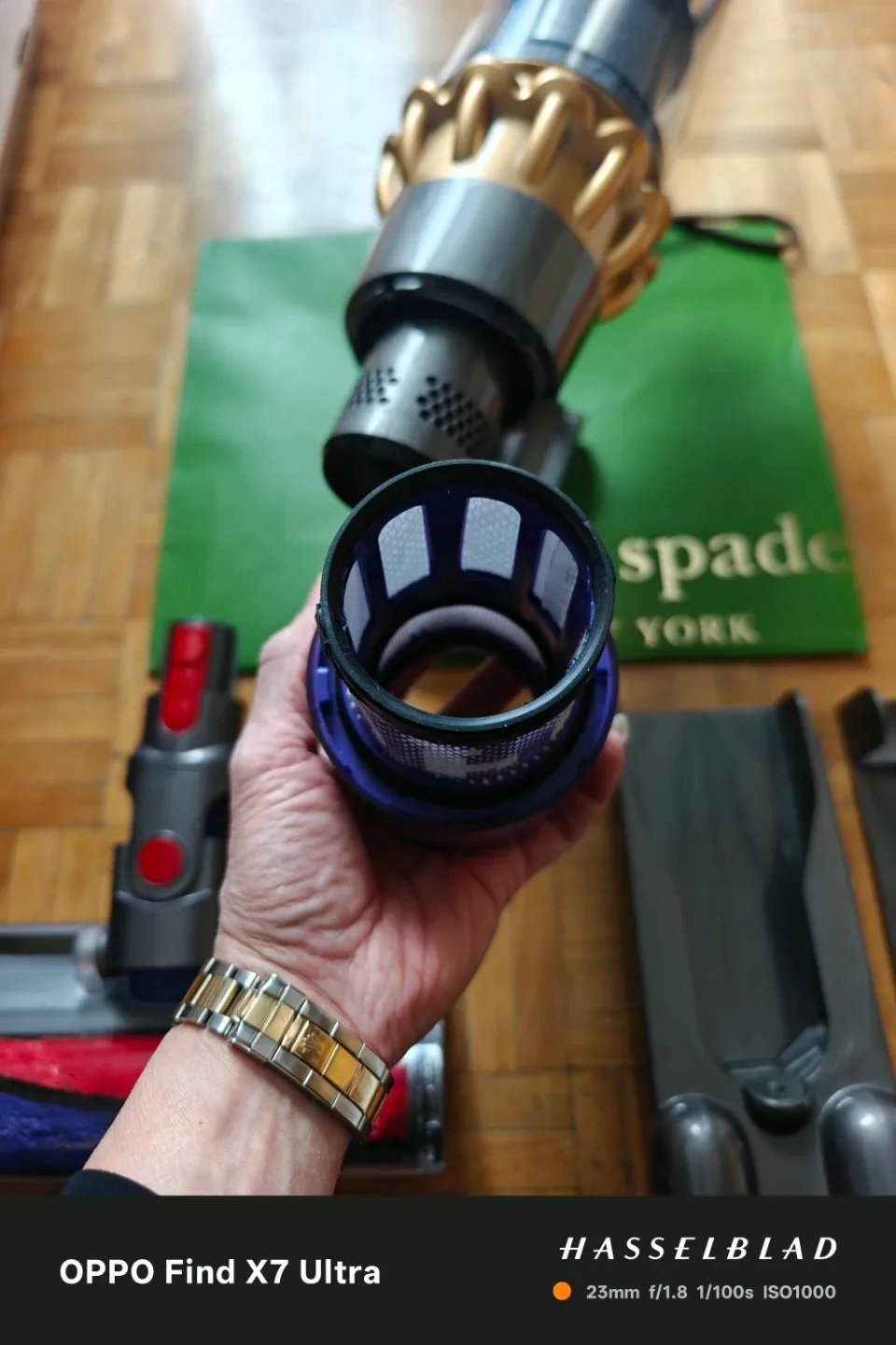 Dyson V11 limited edition color BRAND NEW , NEVER BEEN USED image indicator(5)