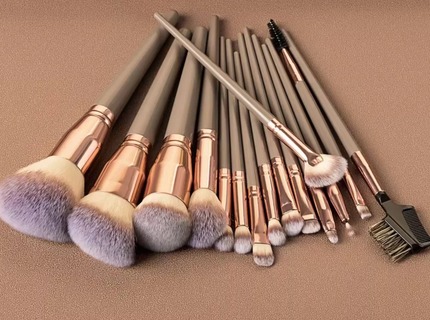 Janiahz Beauty 15-Piece Makeup Brush Set image indicator(3)