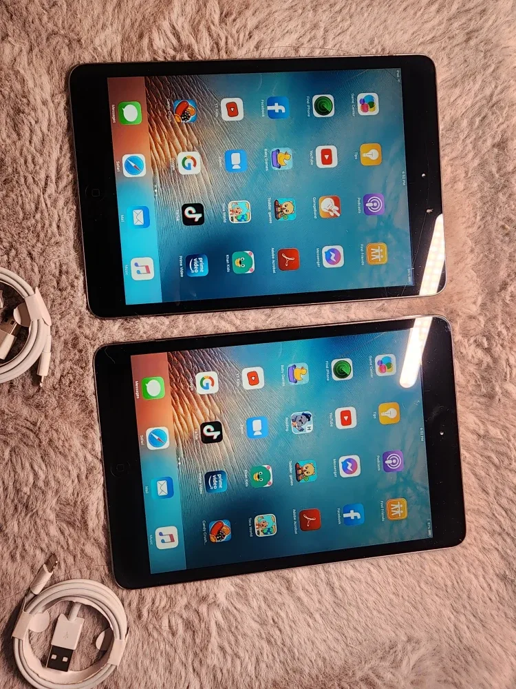 Apple iPad Mini like-New with Charging cords
