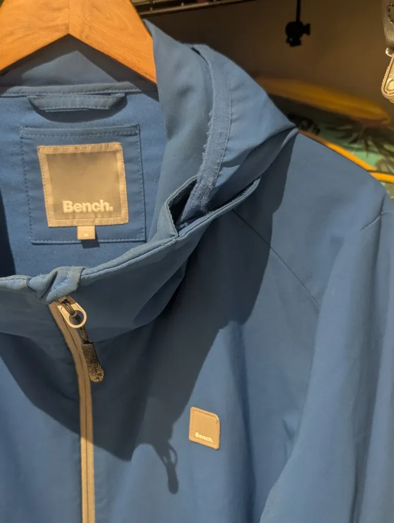 Bench jacket - Spring athletic wear image indicator(3)