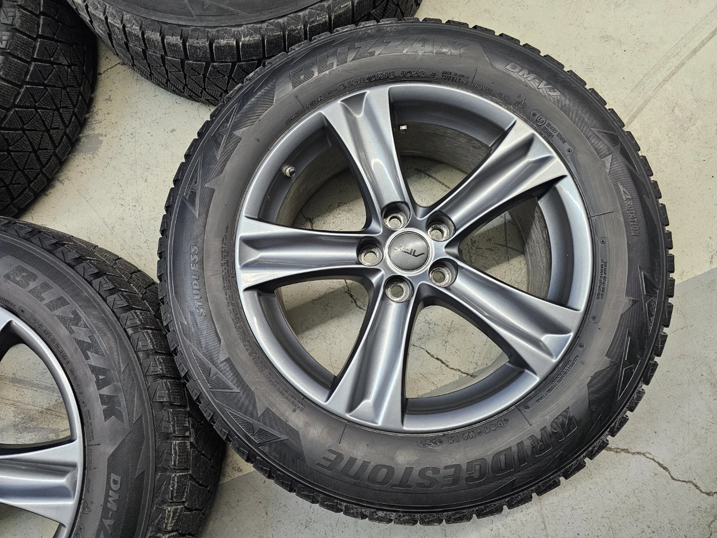 TOYOTA HIGHLANDER WINTER TIRES ON ALLOY RIMS 245/60 R18 - photo 2