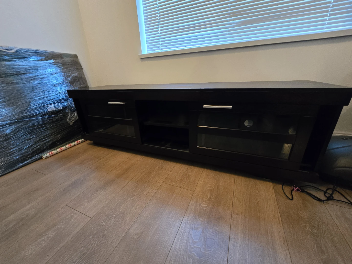 TV stand with Sliding doors - photo 2