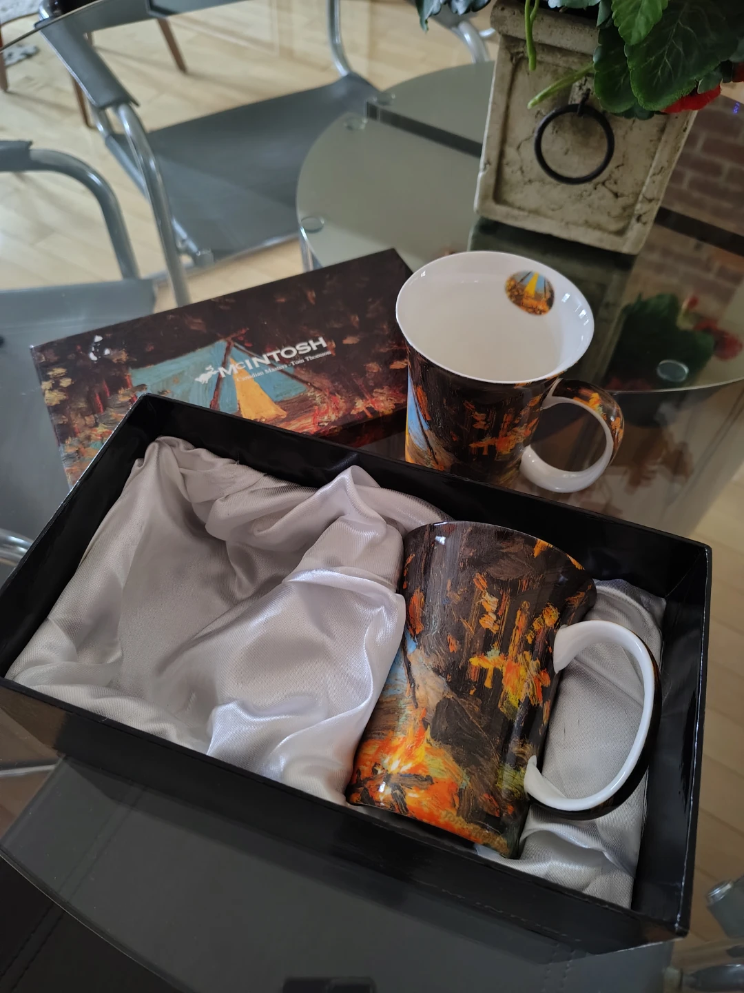 BNIB McIntosh Tom Thomson Campfire Mug Gift Set (2) - photo 3