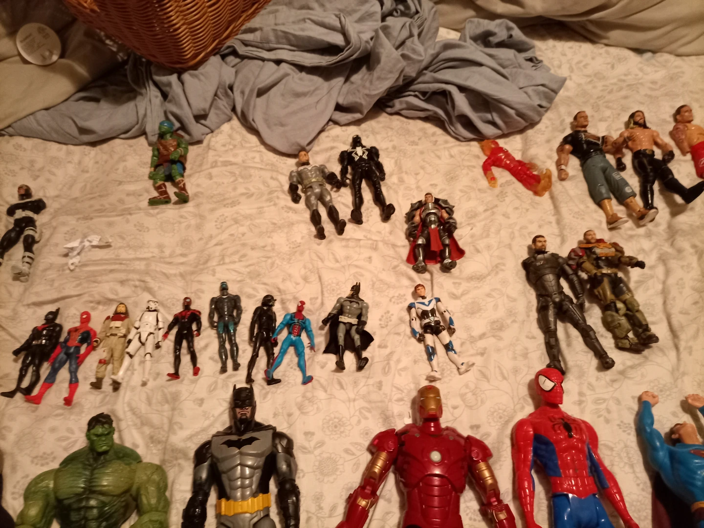 Action Figures Lot - Marvel, DC, WWE, Power Rangers very ruined - photo 5