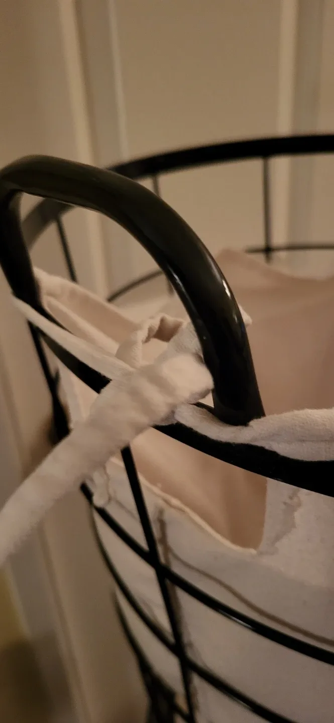 Laundry Basket - Black Wire Frame image indicator(2)