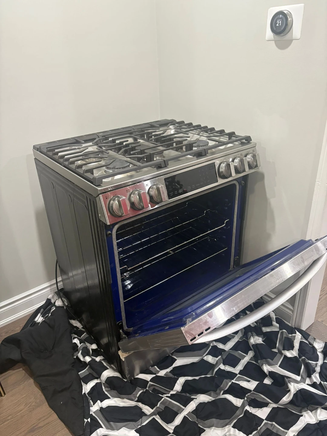 LG Gas Range Oven - photo 2