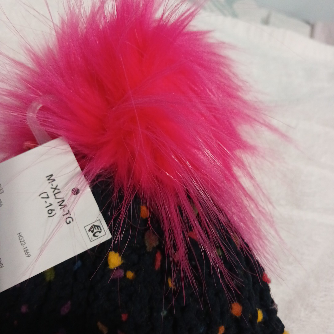 New! Winter hat beanie w pink pompom