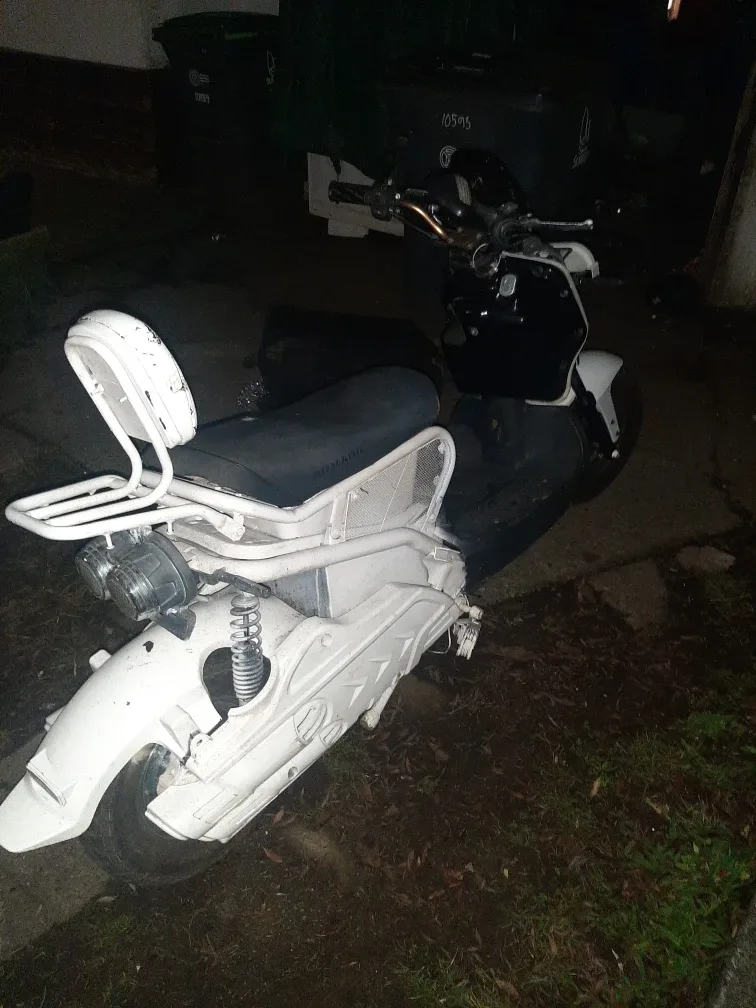 White Electric Scooter image indicator(4)